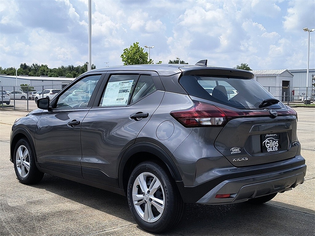 2025 Nissan Kicks Play S photo 2