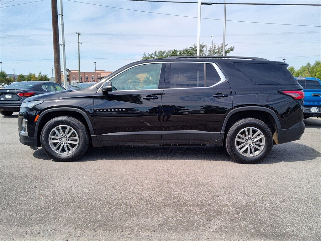 2023 Chevrolet Traverse 1LT photo 2