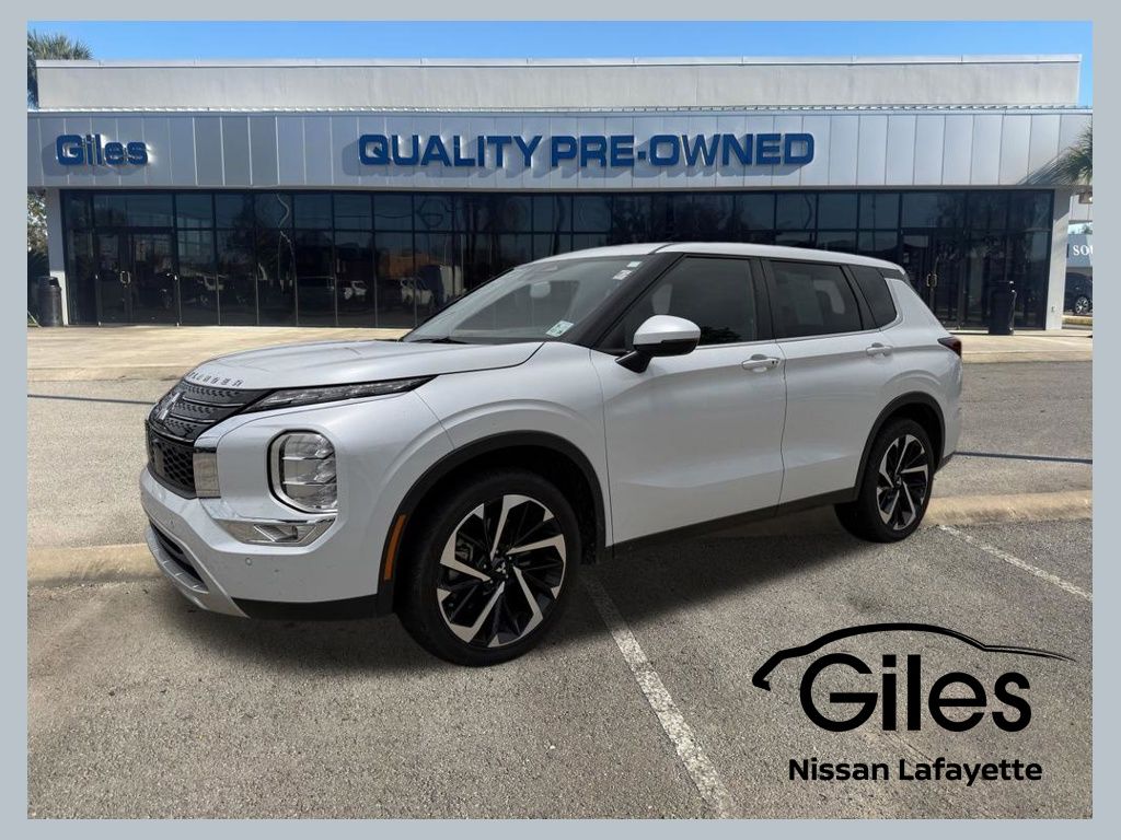 2023 Mitsubishi Outlander SE 2WD's photo