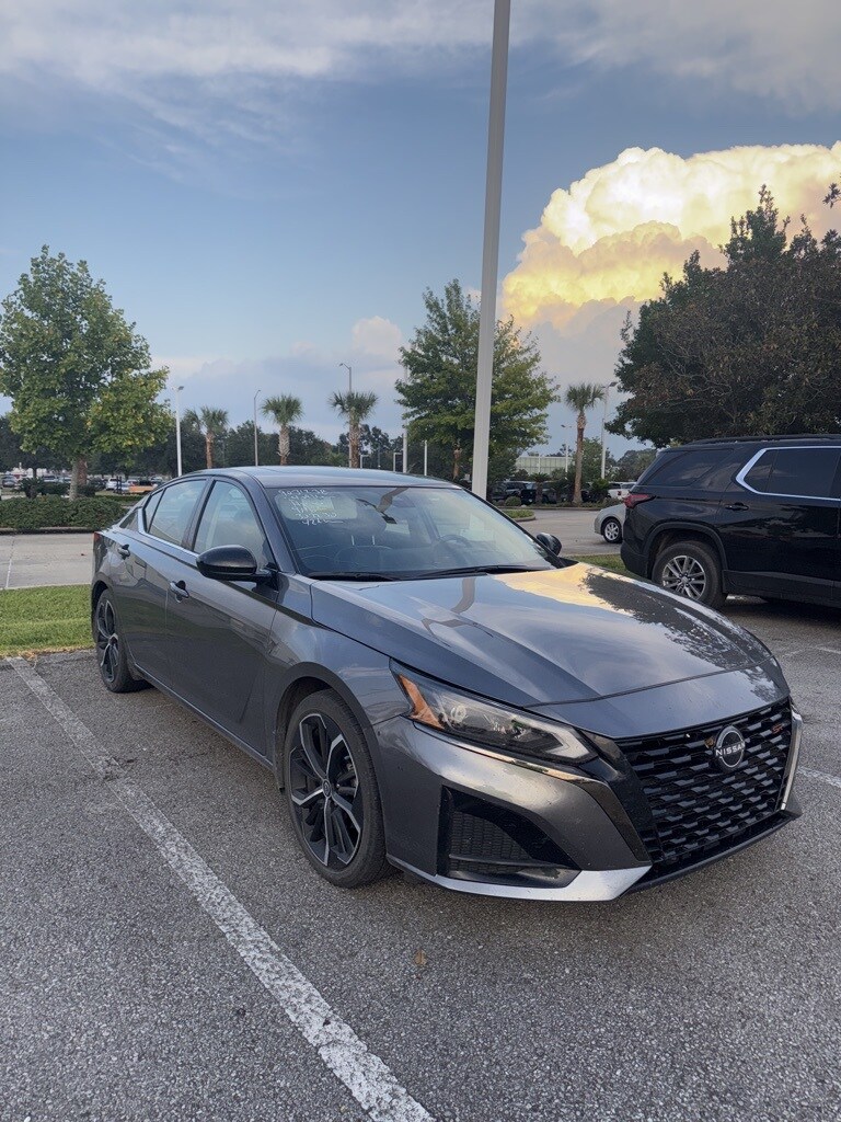2024 Nissan Altima 2.5 SR photo 2