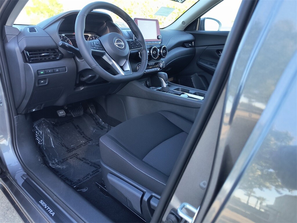 2025 Nissan Sentra SV photo 2