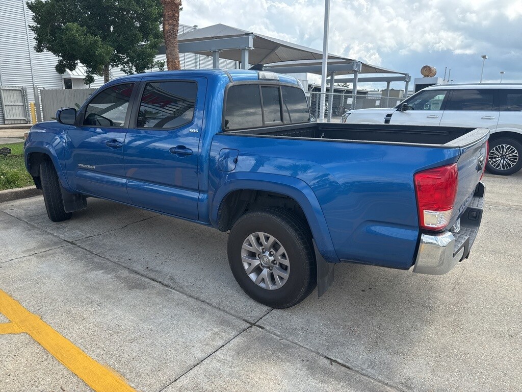 2017 Toyota Tacoma SR5 photo 3