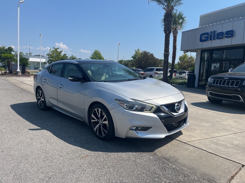 2017 Nissan Maxima Platinum photo 2