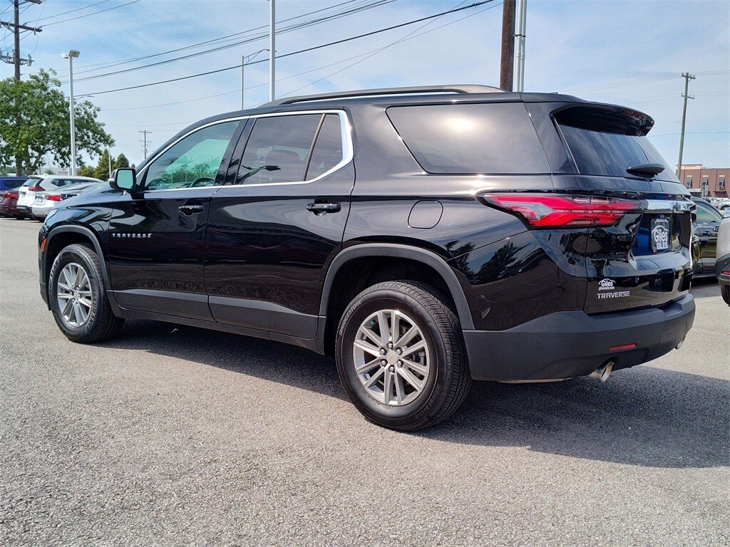 2023 Chevrolet Traverse 1LT photo 3