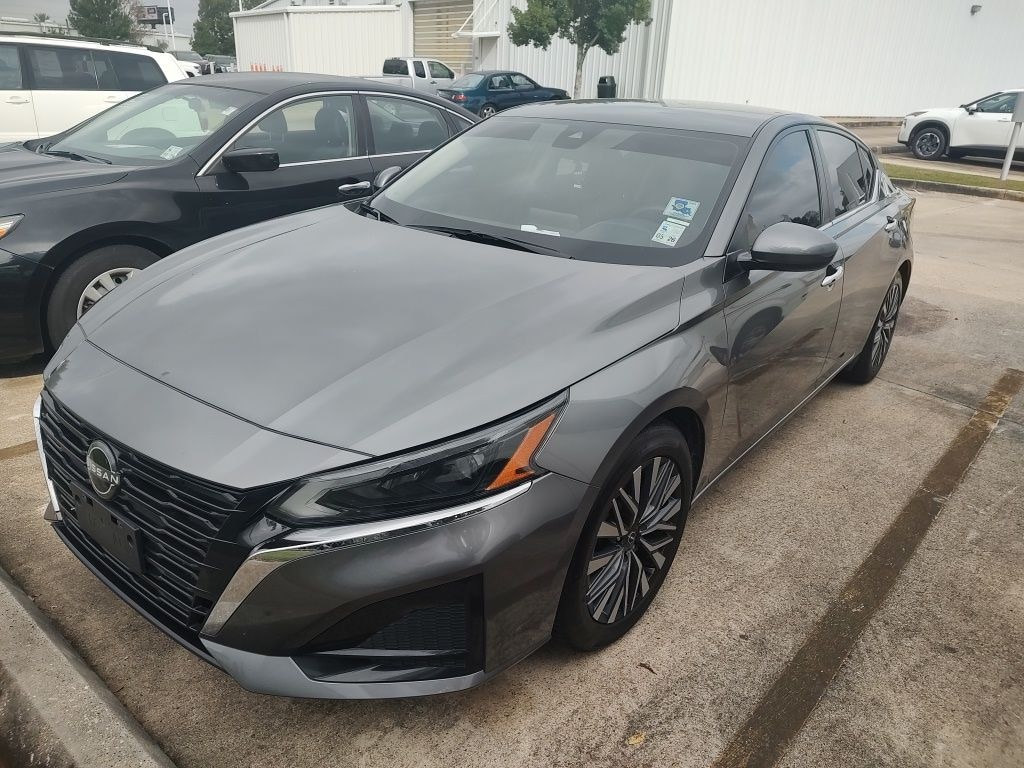 Used 2023 Nissan Altima 2.5 SV Sedan
