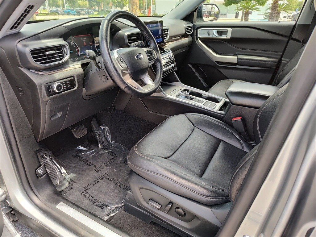 2023 Ford Explorer Limited photo 2