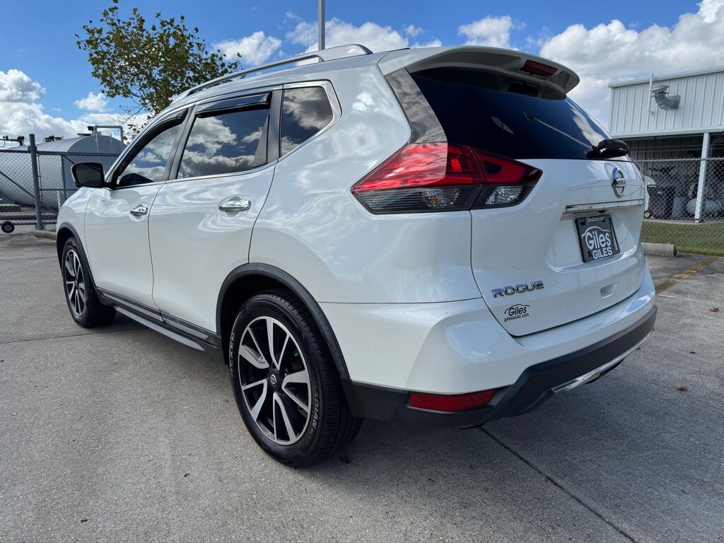 2017 Nissan Rogue SL photo 3