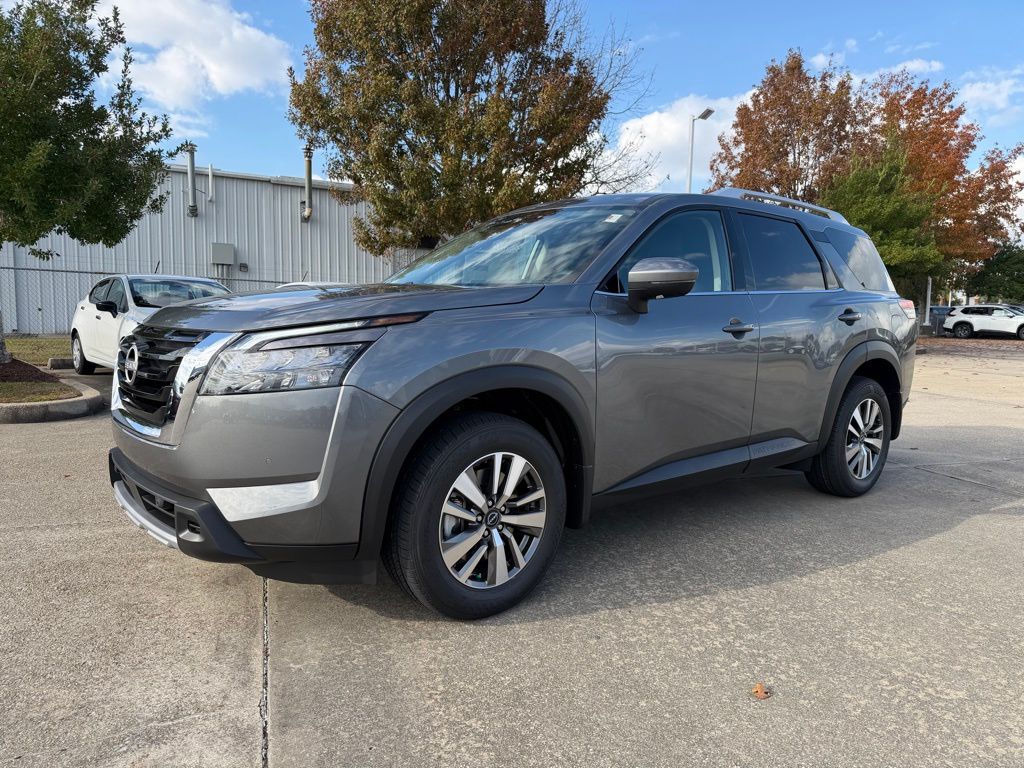 2025 Nissan Pathfinder SL's photo