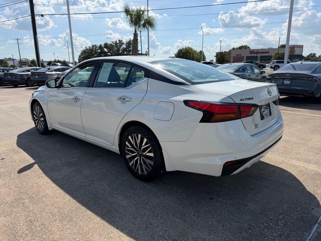 Used 2024 Nissan Altima 2.5 SV Sedan