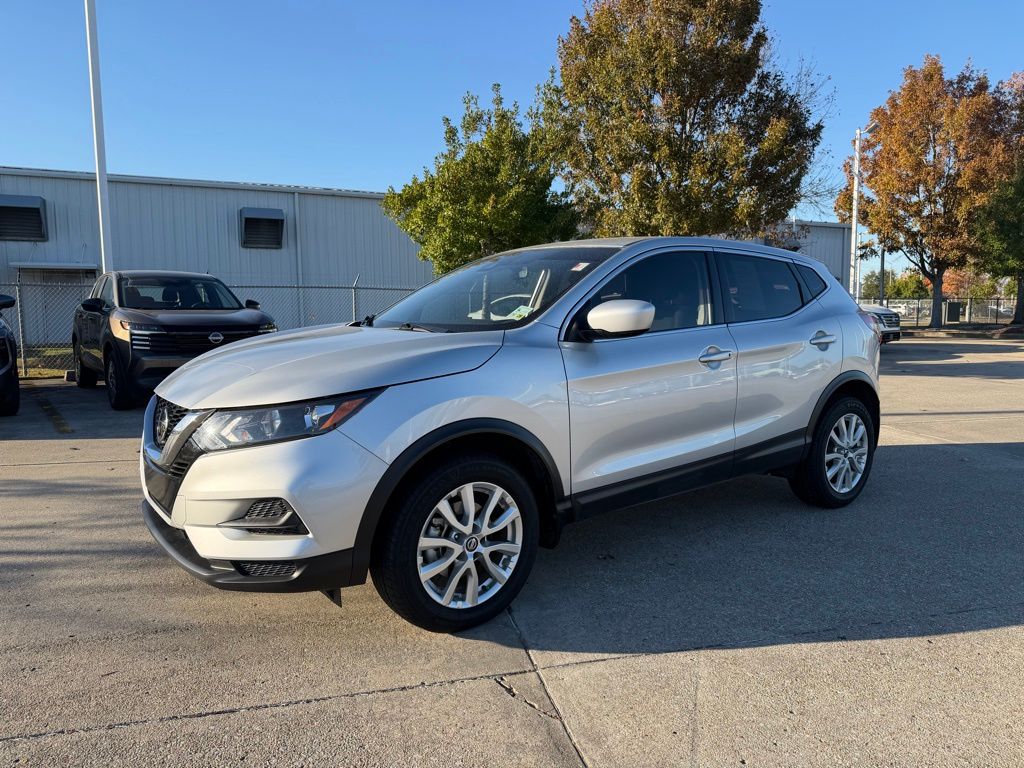 2021 Nissan Rogue Sport S's photo