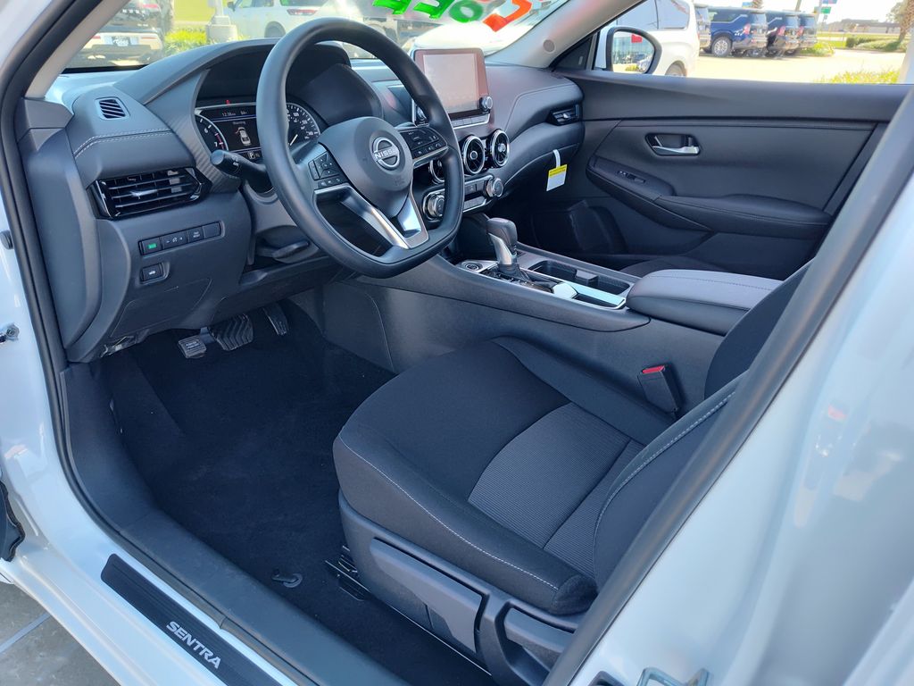 2025 Nissan Sentra SV photo 2