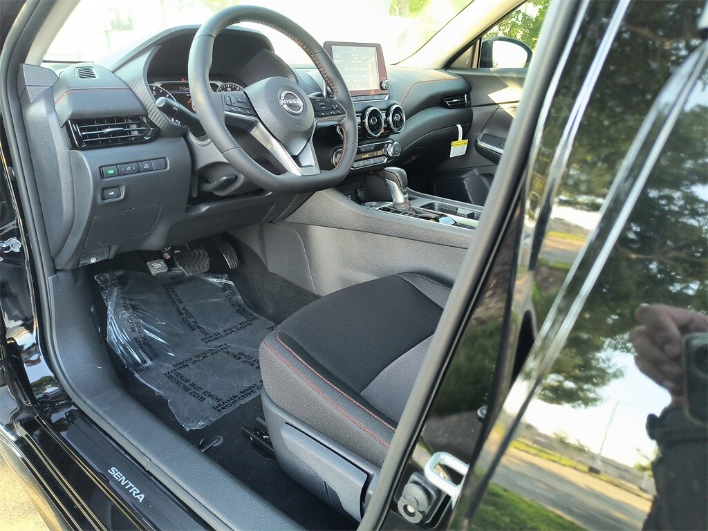 2025 Nissan Sentra SR photo 2