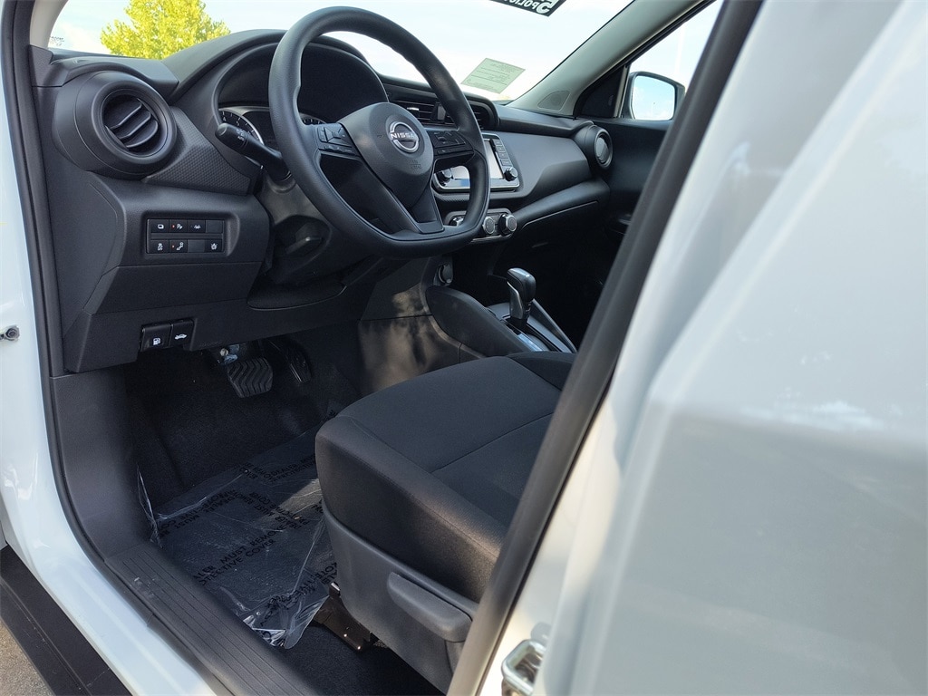 New 2025 Nissan Kicks Play S SUV