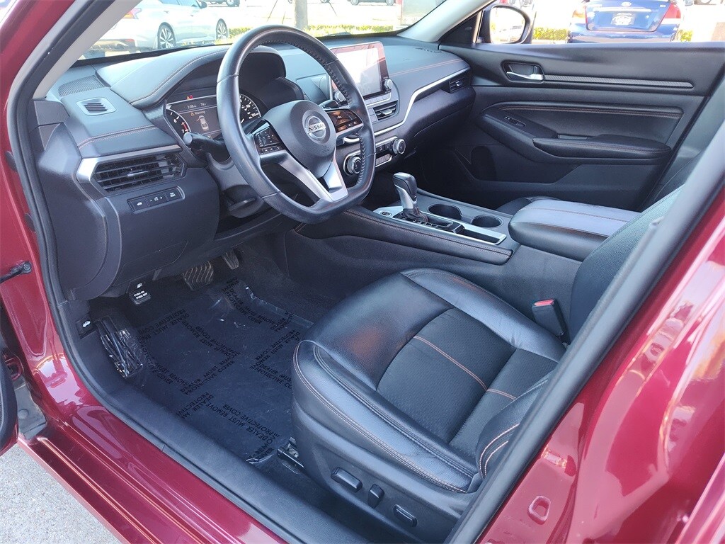 2021 Nissan Altima 2.5 SR photo 2