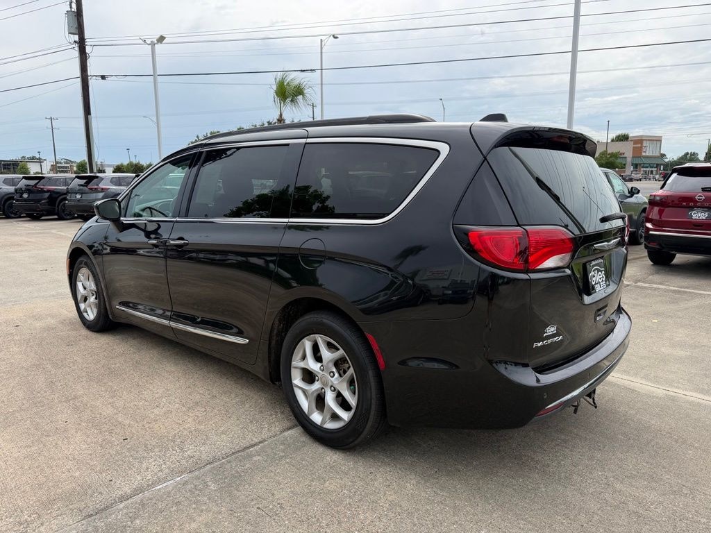 Used 2017 Chrysler Pacifica Touring L Minivan/Van