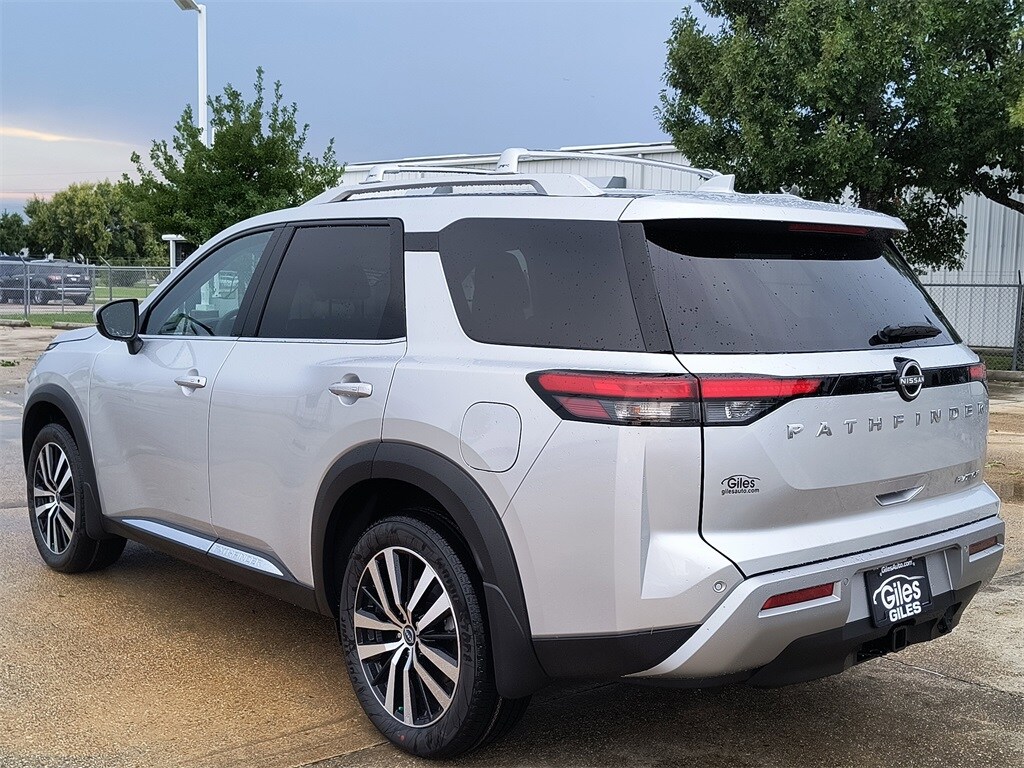 2025 Nissan Pathfinder Platinum photo 2
