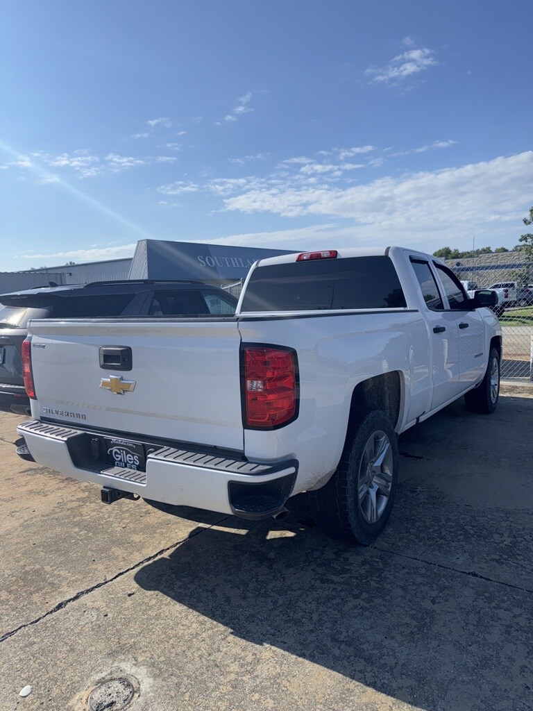 2018 Chevrolet Silverado 1500 Custom photo 3