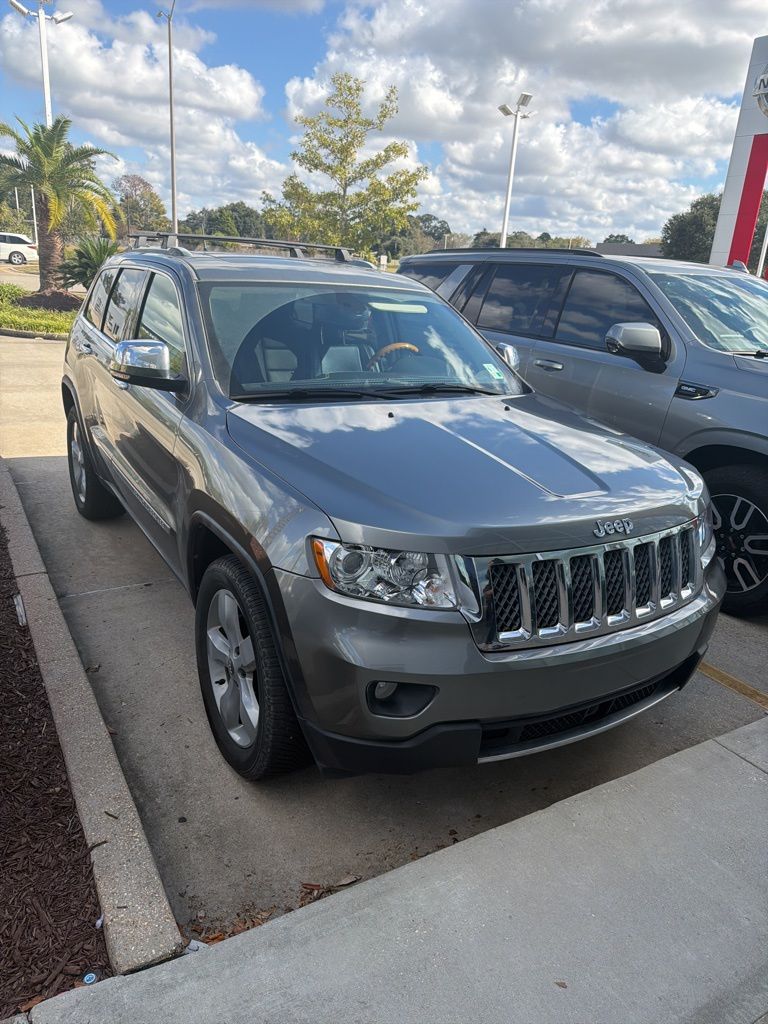 2013 Jeep Grand Cherokee Overland photo 2