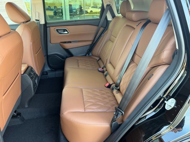 2026 Nissan Rogue Platinum - Photo 14