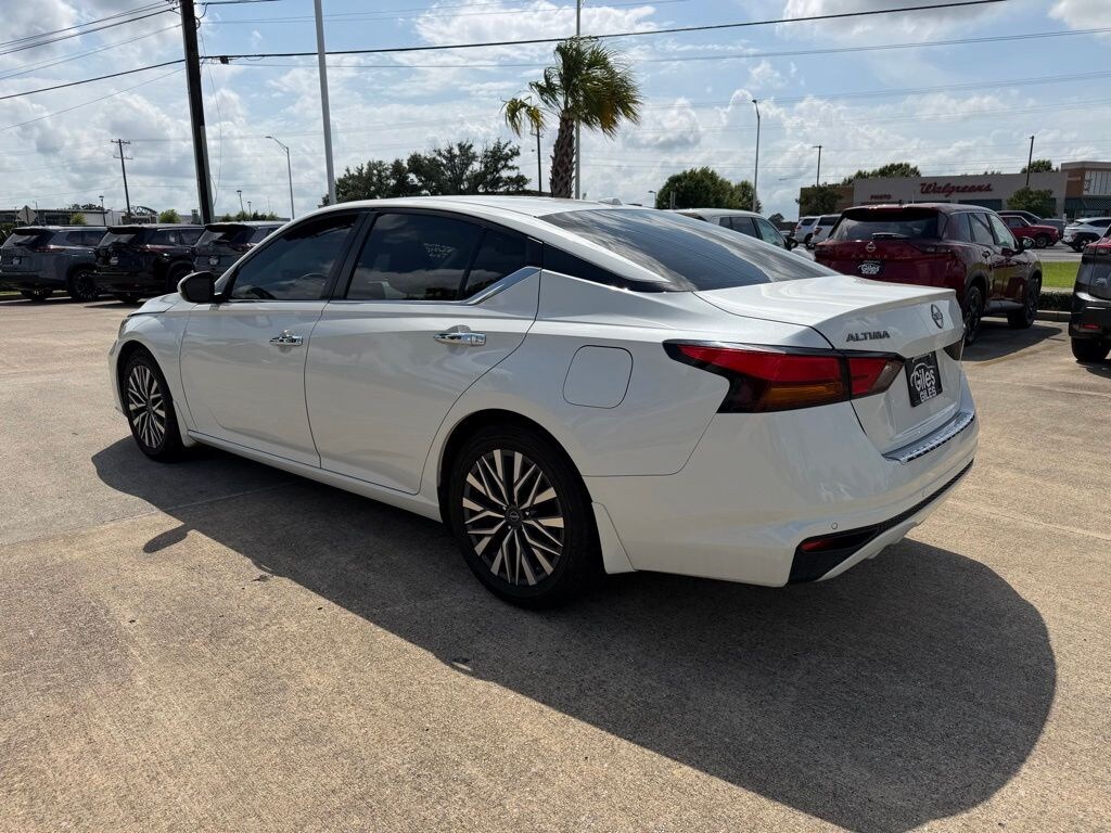 Used 2023 Nissan Altima 2.5 SV Sedan