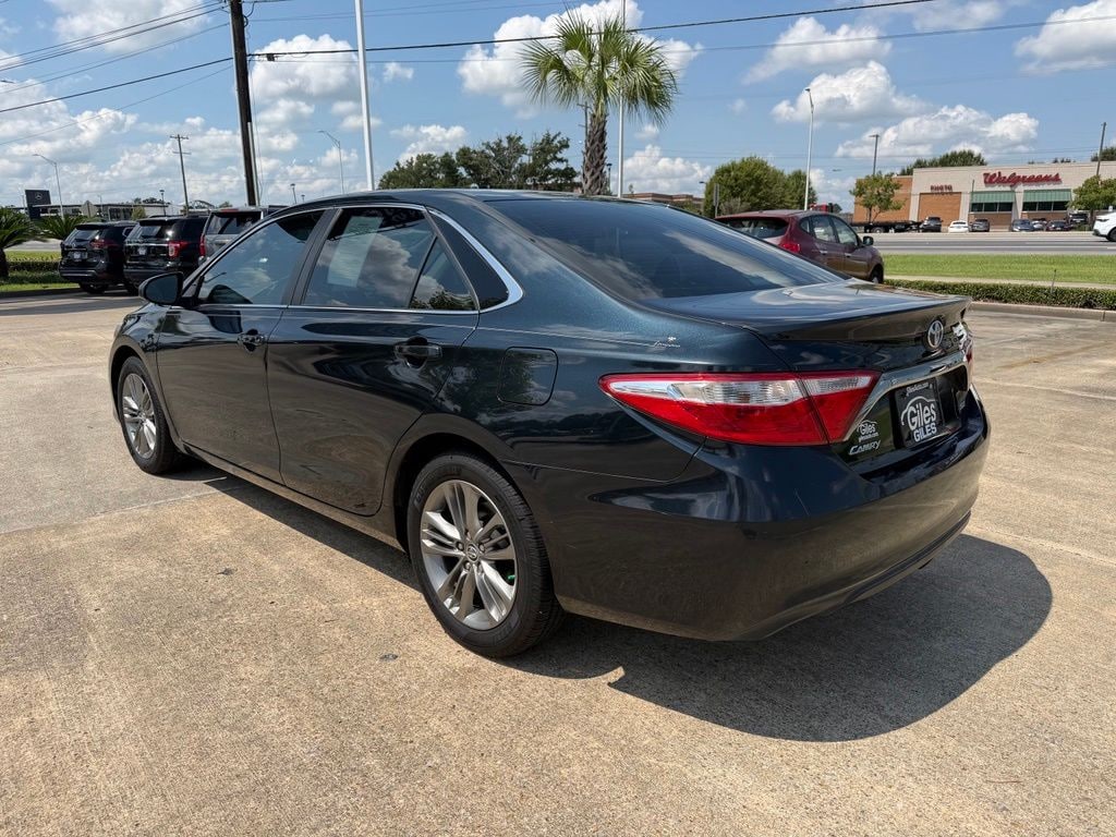 Used 2016 Toyota Camry SE Sedan