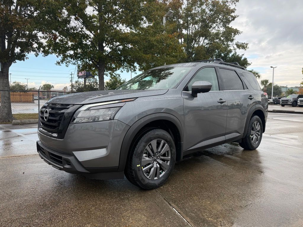 2025 Nissan Pathfinder SV's photo