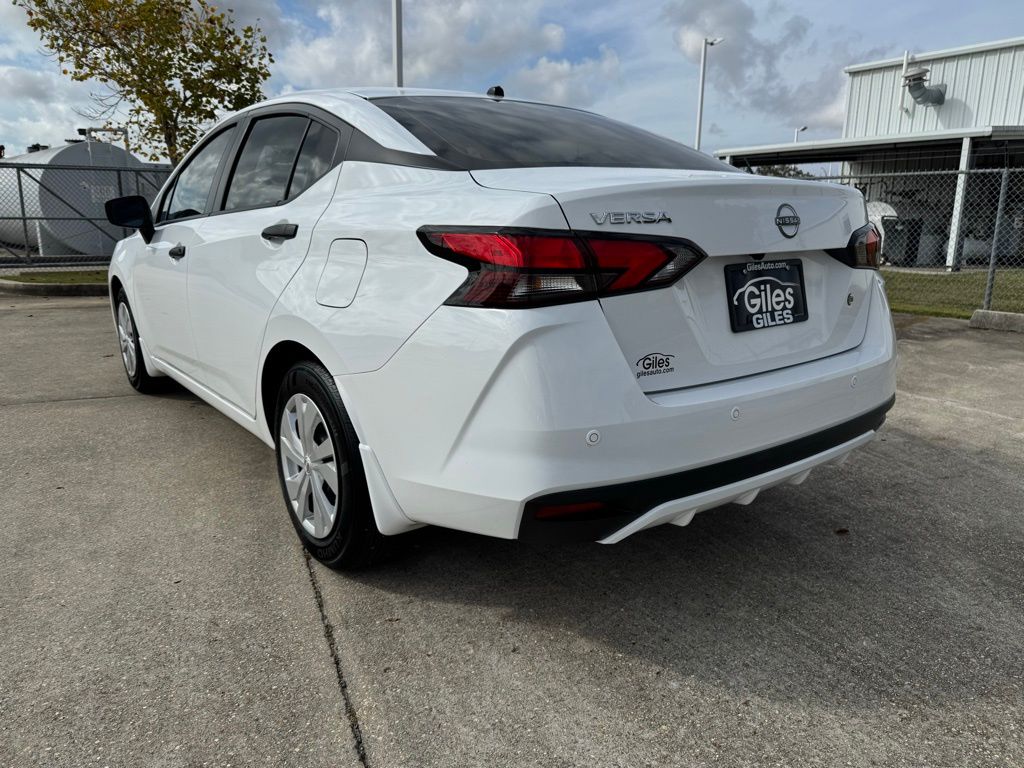 2025 Nissan Versa 1.6 S photo 3