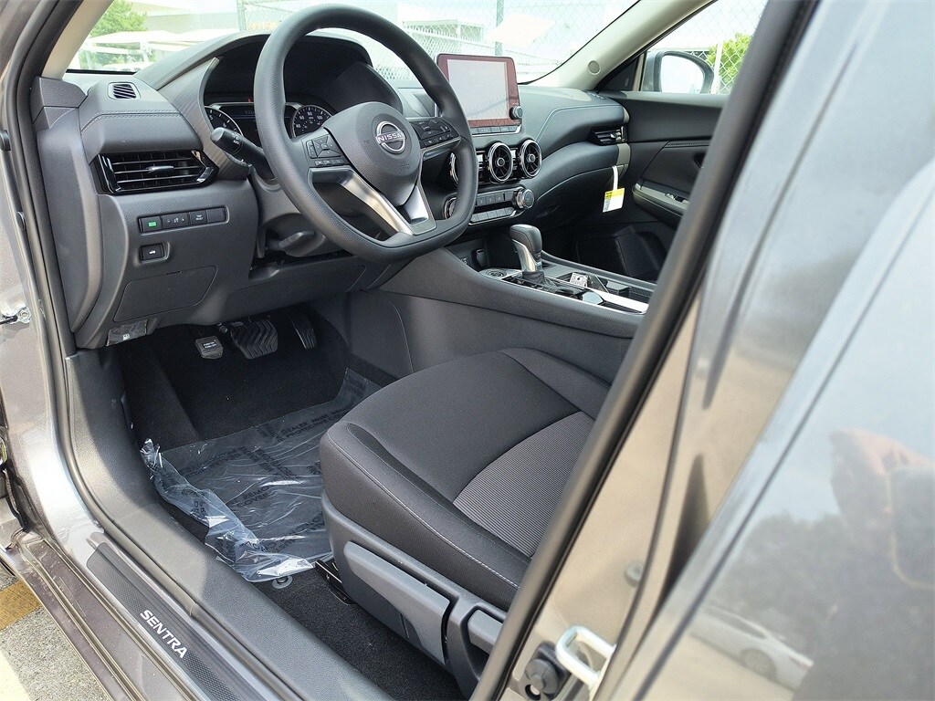 2025 Nissan Sentra SV photo 2
