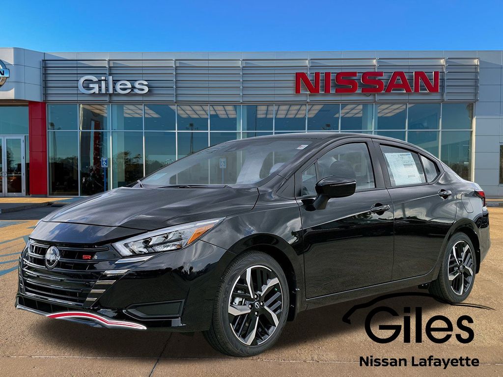 2025 Nissan Versa SR's photo