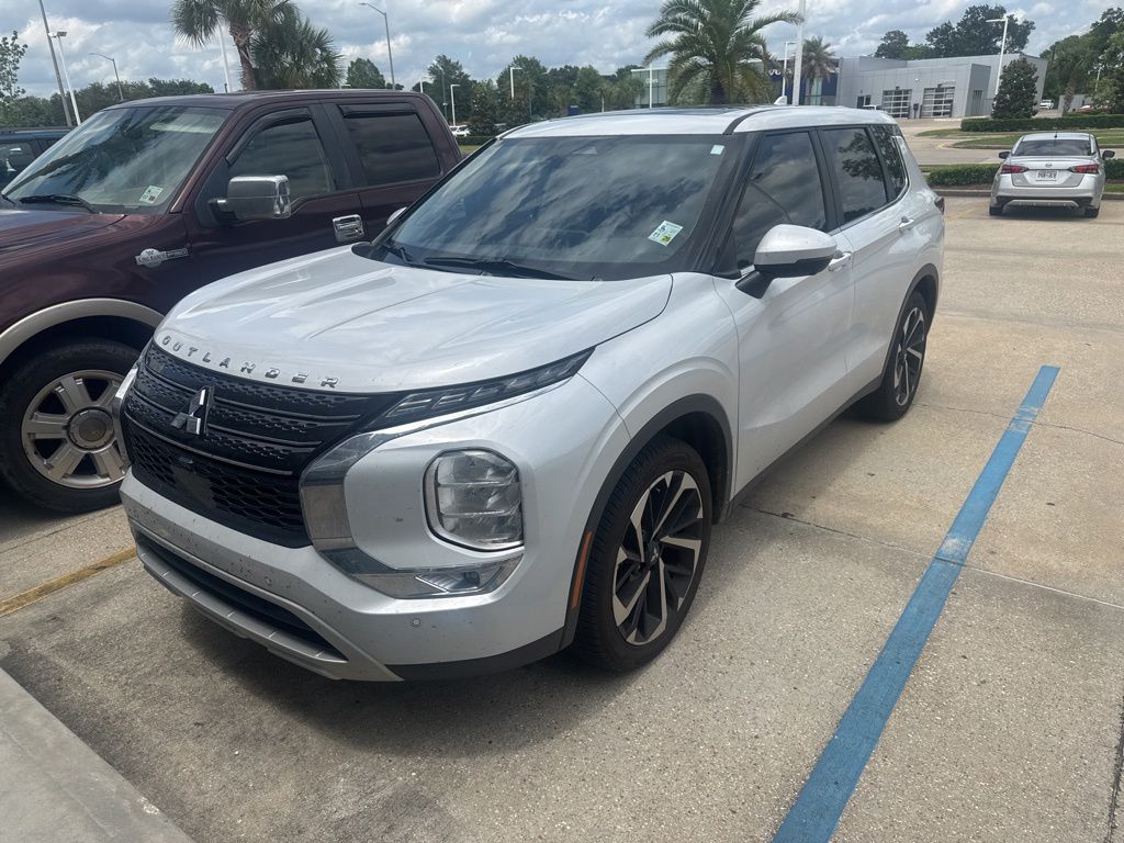 2024 Mitsubishi Outlander SE 2WD's photo