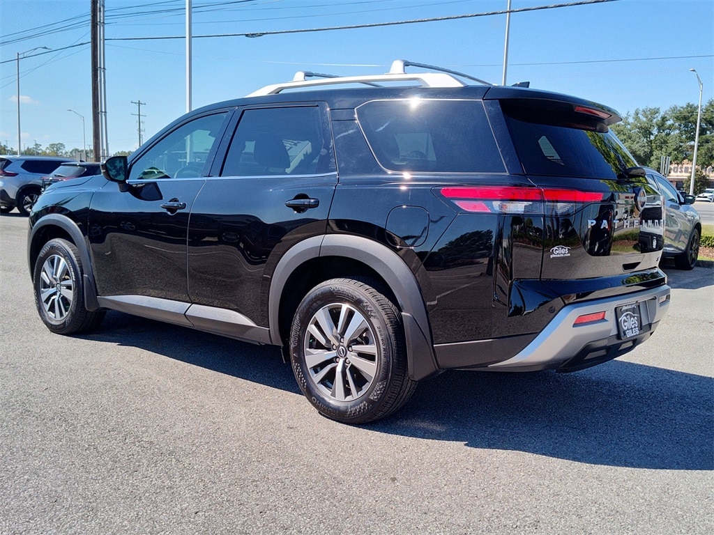 Used 2024 Nissan Pathfinder SL SUV
