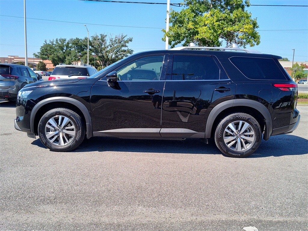 Used 2024 Nissan Pathfinder SL SUV