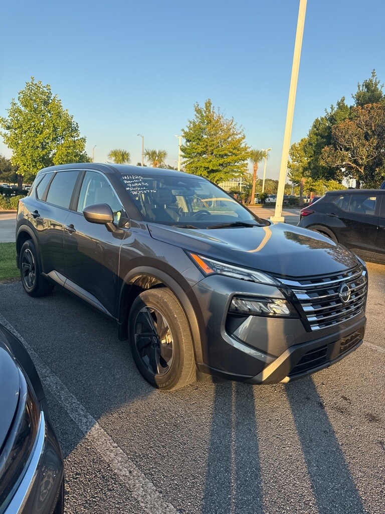 2024 Nissan Rogue SV photo 2