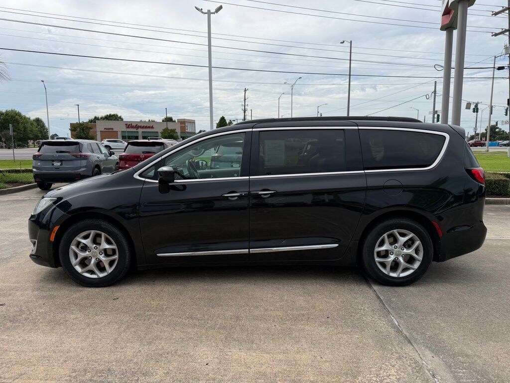 Used 2017 Chrysler Pacifica Touring L Minivan/Van