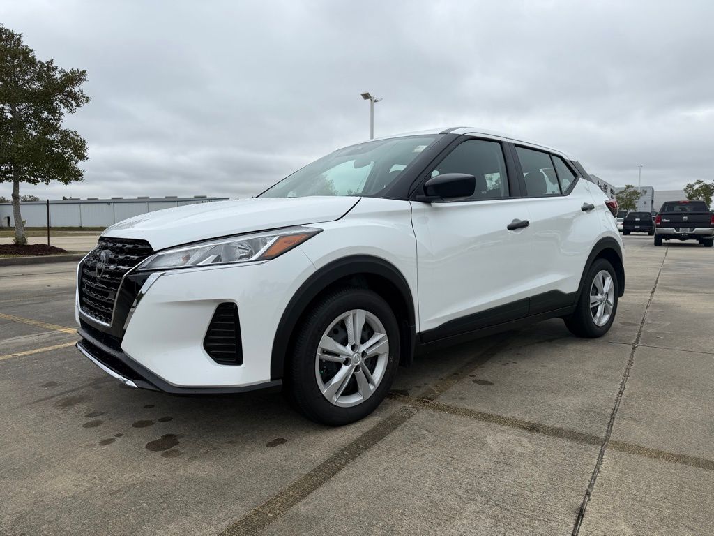 2025 Nissan KICKS PLAY Base's photo