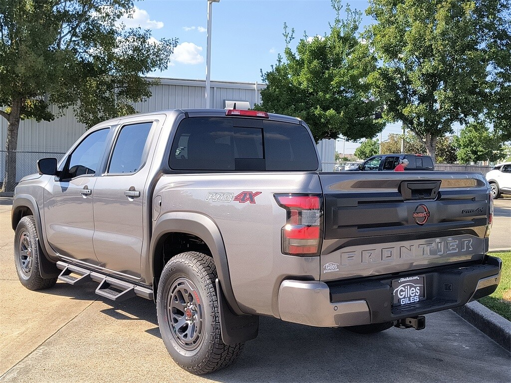 2026 Nissan Frontier PRO-4X photo 3