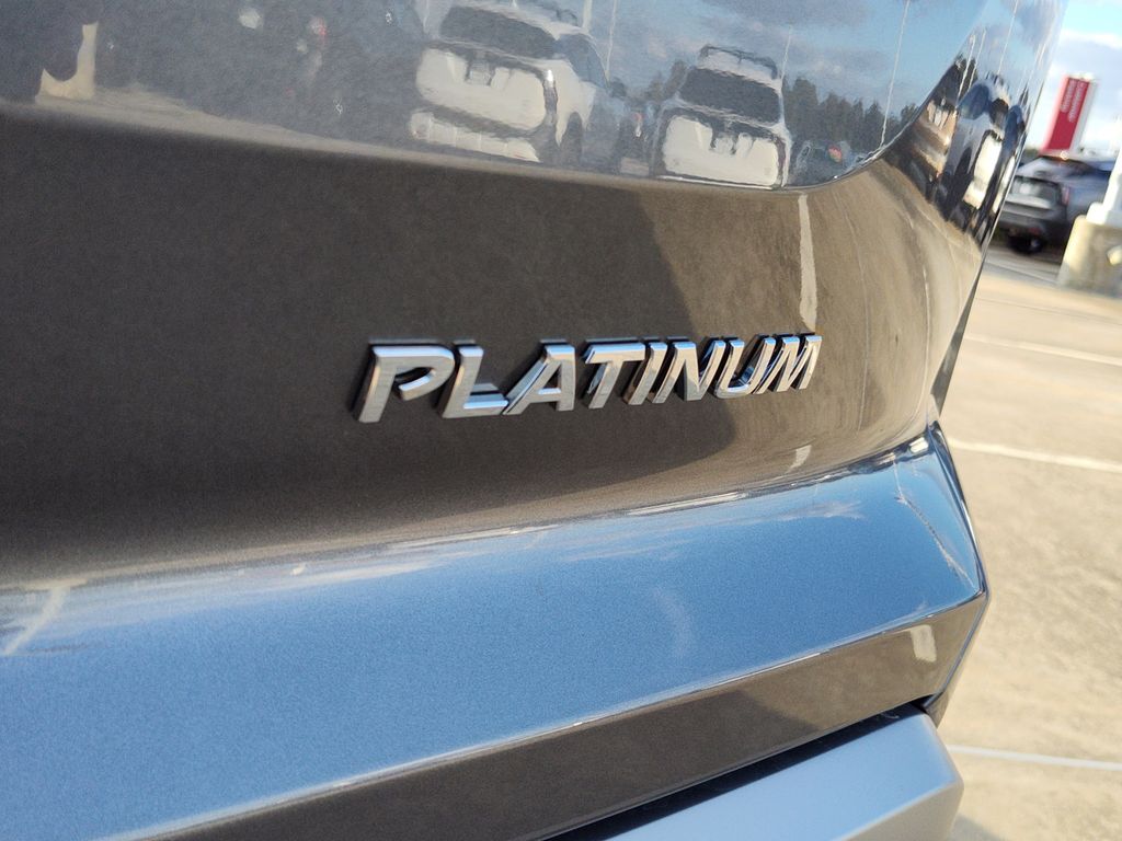 2025 Nissan Pathfinder Platinum photo 4