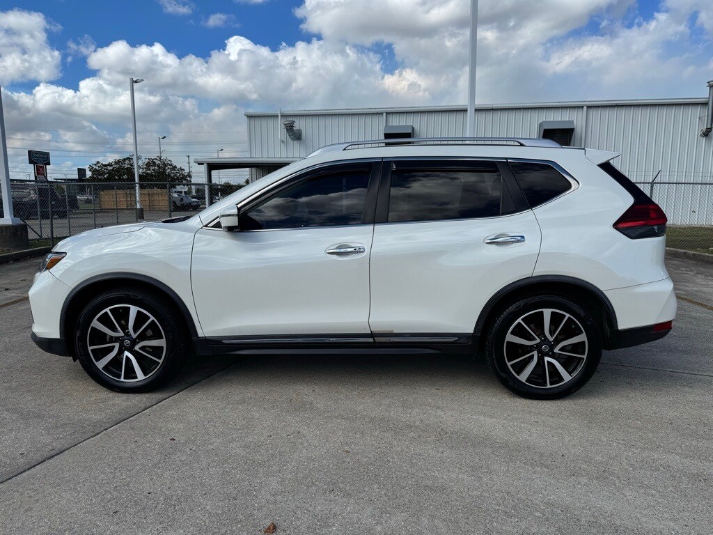 2017 Nissan Rogue SL photo 2