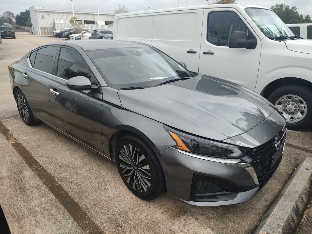 2023 Nissan Altima 2.5 SV photo 2