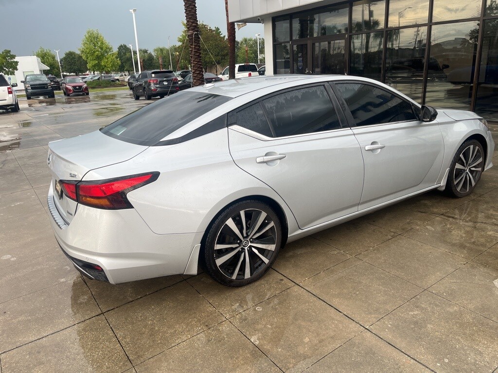 2021 Nissan Altima SR photo 3