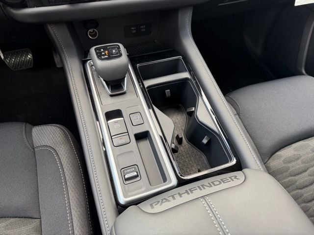 2026 Nissan Pathfinder SV - Photo 16