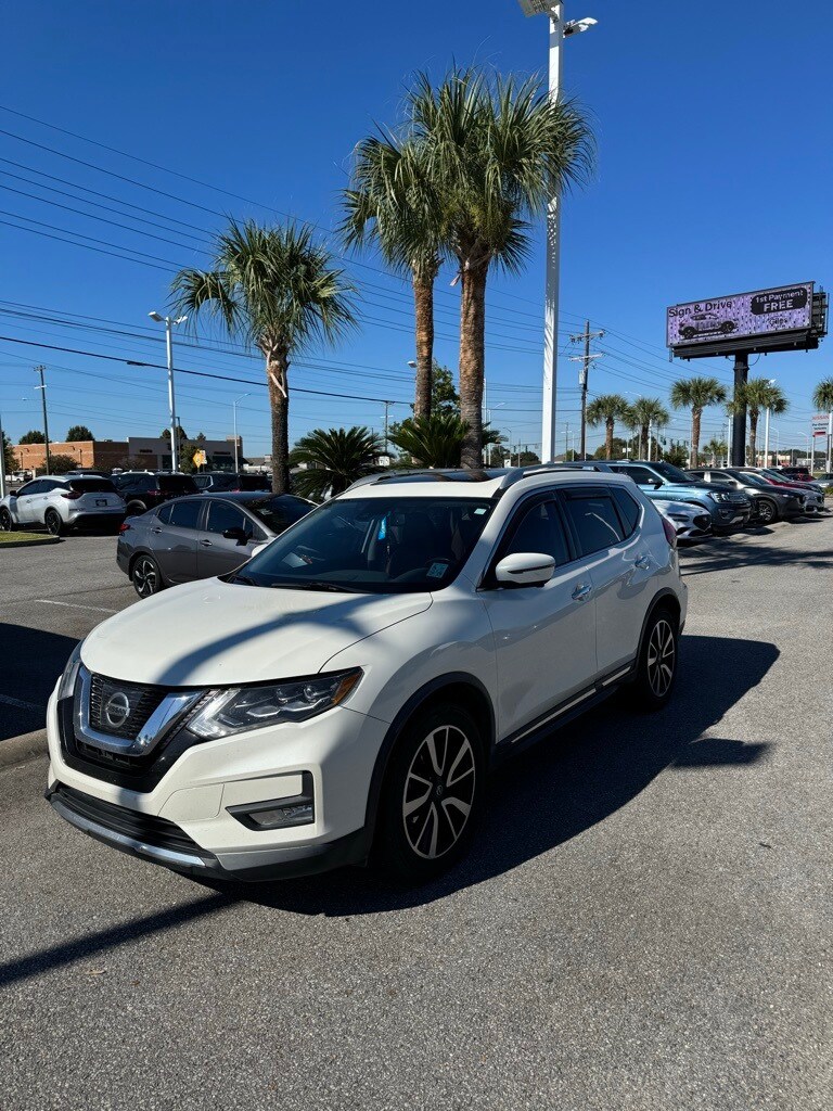 2017 Nissan Rogue SL photo 2