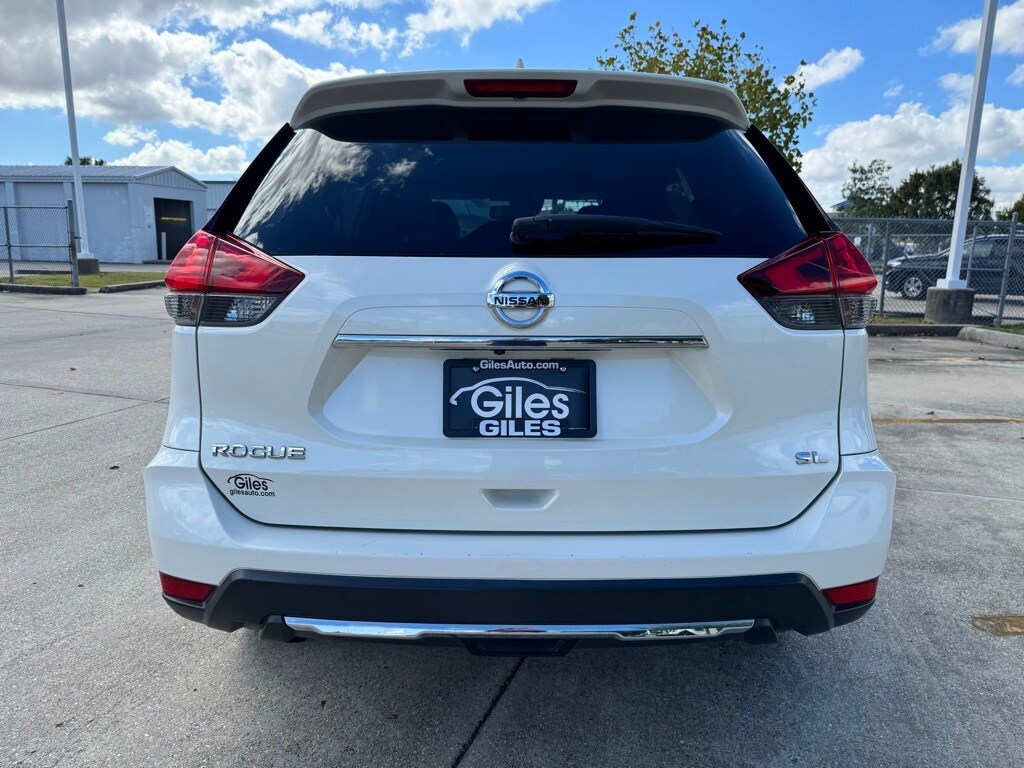 2017 Nissan Rogue SL photo 4