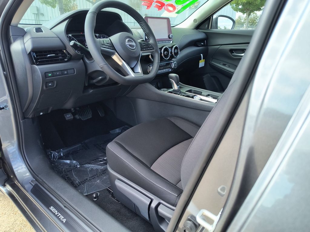2025 Nissan Sentra SV photo 2