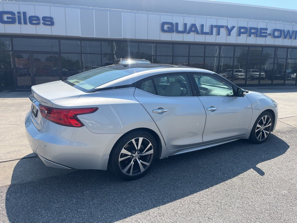 2017 Nissan Maxima Platinum photo 3