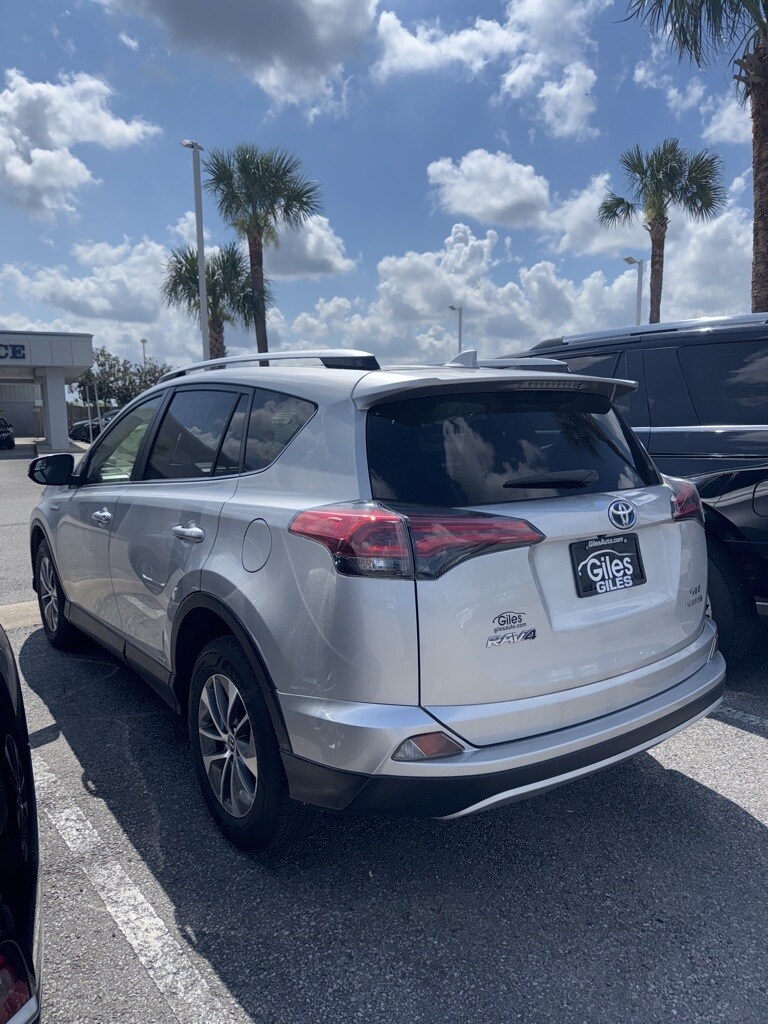 2016 Toyota RAV4 Hybrid XLE photo 4