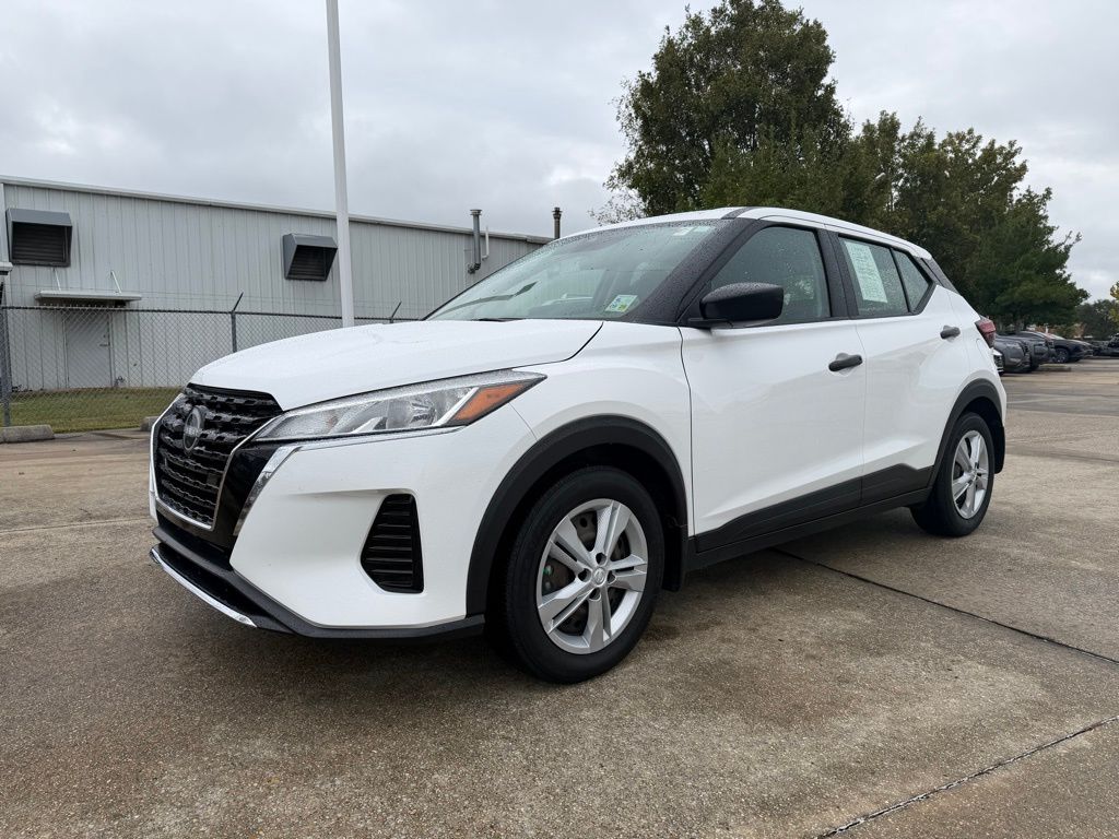 2023 Nissan Kicks S's photo