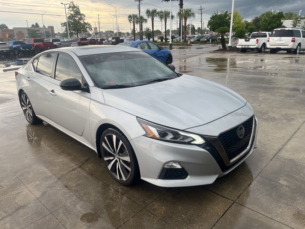 2021 Nissan Altima SR photo 2