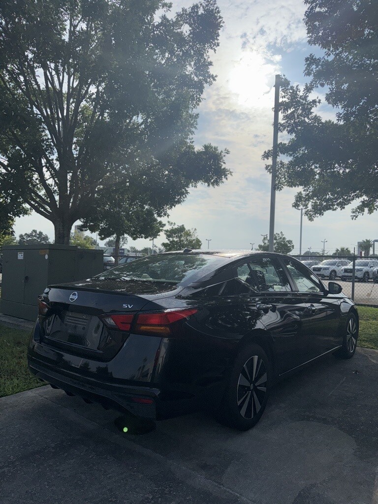 2021 Nissan Altima 2.5 SV photo 2