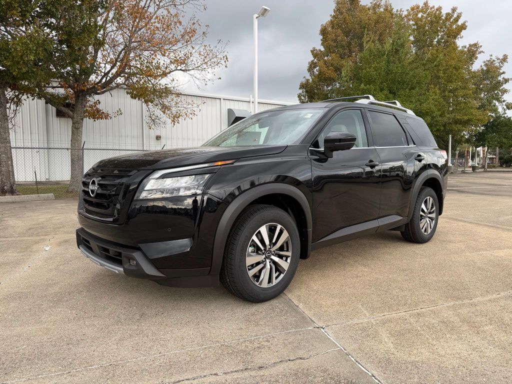 2025 Nissan Pathfinder SL's photo